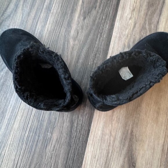 UGG Koolaburra Black Mini Boot with Purple‎ Stars Youth 4 - Picture 6 of 7